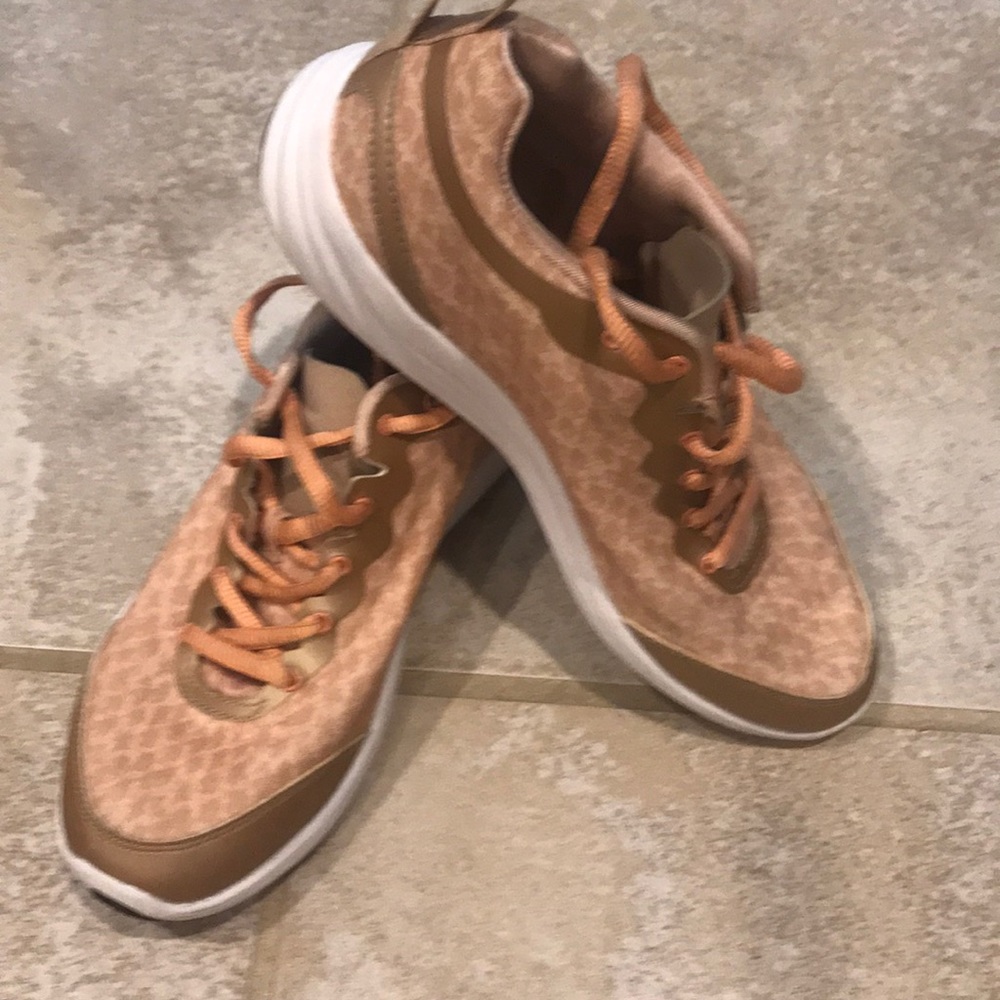 Vionic tennis shoes!